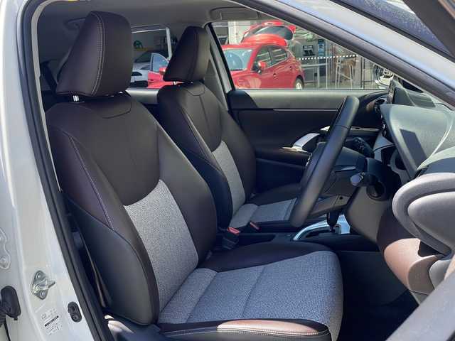 トヨタ ヤリスクロス Z 福岡県 2021(令3)年 4万km ブラックマイカ/ホワイトパールクリスタルシャイン 2トーン ワンオーナー　/運転席助手席シートヒーター　/レーダークルーズコントロール　/バックカメラ/ビルトインＥＴＣ/純正ディスプレイオーディオ/　（Ｂｌｕｅｔｏｏｔｈ・ＡＭ・ＦＭ・Ｍｉｒａｃａｓｔ）/運転席パワーシート　/前後ドライブレコーダー/USBポート/全席オートパワーウィンドウ/オートマチックハイビーム/カーテンエアバッグ/ハーフレザーシート/前後コーナーセンサー/ＭＴモード付ＡＴ車/スペアキー１本/スマートキー/プッシュスタート/純正フロアマット/取扱説明書/保証書