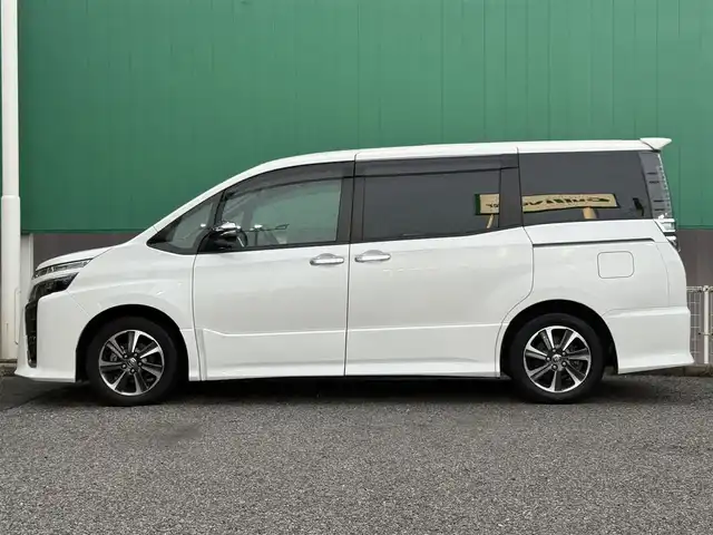 トヨタ ヴォクシー ZS 煌Ⅱ 千葉県 2020(令2)年 2.3万km ホワイトパールクリスタルシャイン ワンオーナー/10インチSDナビ（NSZN-Z68T）/　（BT/DVD/CD/AM/FM)/フルセグ/セーフティセンス/インテリジェントクリアランスソナー/クルーズコントロール/ドライブレコーダー/バックカメラ/ETC/両側パワースライドドア/スペアキー/LEDライト/取扱説明書/保証書
