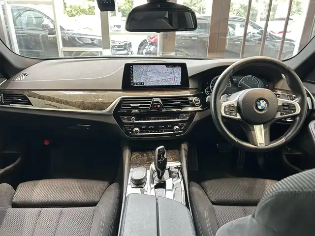ＢＭＷ ５２３ｄ ツーリング Mスポーツ 大阪府 2018(平30)年 5.1万km サファイアブラックP HUD/インテリジェントセーフティシステム/パワーシート/シートメモリ/ACC/純正ナビ/フルセグテレビ/全方位カメラ/BSM/純正１９インチアルミホイール/LEDヘッドライト/電動リアゲート/置くだけ充電/パドルシフト/クリアランスソナー/ETC2.0/ドライブレコーダー