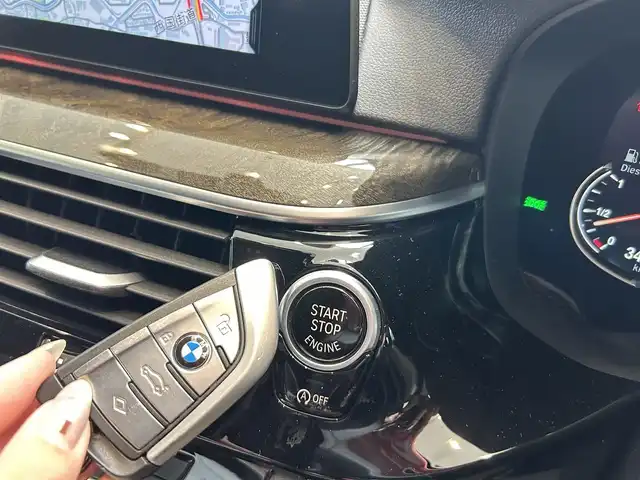 ＢＭＷ ５２３ｄ ツーリング Mスポーツ 大阪府 2018(平30)年 5.1万km サファイアブラックP HUD/インテリジェントセーフティシステム/パワーシート/シートメモリ/ACC/純正ナビ/フルセグテレビ/全方位カメラ/BSM/純正１９インチアルミホイール/LEDヘッドライト/電動リアゲート/置くだけ充電/パドルシフト/クリアランスソナー/ETC2.0/ドライブレコーダー