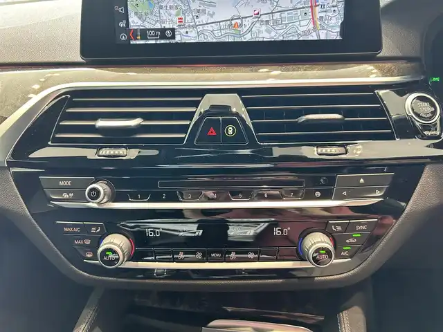 ＢＭＷ ５２３ｄ ツーリング Mスポーツ 大阪府 2018(平30)年 5.1万km サファイアブラックP HUD/インテリジェントセーフティシステム/パワーシート/シートメモリ/ACC/純正ナビ/フルセグテレビ/全方位カメラ/BSM/純正１９インチアルミホイール/LEDヘッドライト/電動リアゲート/置くだけ充電/パドルシフト/クリアランスソナー/ETC2.0/ドライブレコーダー