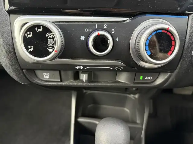 ホンダ フィット 13G Fパッケージ 愛知県 2014(平26)年 5.4万km シルバー 社外ナビ/バックモニター/ドライブレコーダー/ワンセグTV/プッシュスタート/電動格納ミラー/ETC/CD/DVD