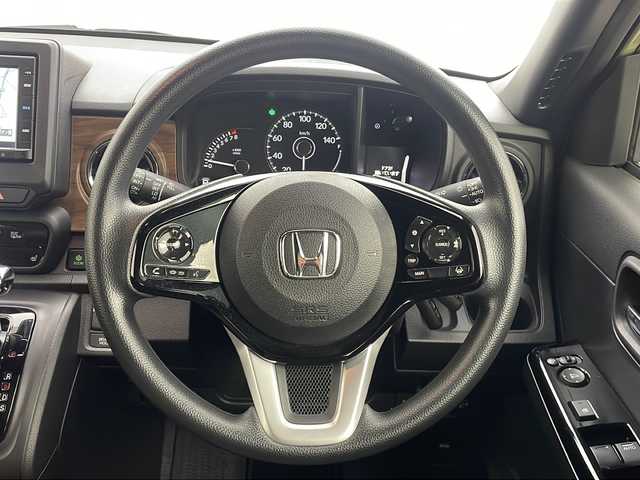 ホンダ Ｎ ＯＮＥ オリジナル スタイル+アーバン 秋田県 2023(令5)年 1.2万km ガーデングリーンM ４WD/社外SDナビ(Bluetooth/CD/DVD)/バックカメラ/ETC/クルーズコントロール/前後ドライブレコーダー/社外AW/後方コーナーセンサー/衝突被害軽減システム/カーテンエアバック/前席シートヒーター/チップアップシート/アイドリングストップ/オートライト/ハロゲンヘッドライト/スマートキー/スペアキー×２