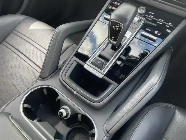 ポルシェ ポルシェ カイエン クーペ S 東京都 2020(令2)年 3.2万km 黒 パノラマルーフ/メーカーナビ/USB/Bluetoothオーディオ/360°カメラ/黒レザーシート/シートヒーター/ベンチレーション/スポーツクロノパッケージ/アダプティブエアサスペンション/コンフォートアクセル/マトリクスLEDライト/PDLS Plus/アンビエントライト/アダプティブクルーズコントロール/ブラインドスポットモニター/レーンキープ/ETC2.0