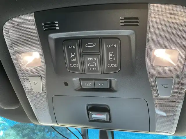 トヨタ アルファード エグゼクティブ ラウンジ 埼玉県 2015(平27)年 13万km ラグジュアリーホワイトパールクリスタルシャインガラスフレーク /4WD//Wサンルーフ//JBL純正10型メモリナビ//フルセグTV//全方位カメラ//フリップダウンモニター//CD/DVD/Bluetooth//黒レザーシート//前2席パワーシート//前2席&2列目シートヒーター//2列目エアシート//助手席&2列目オットマン//両側パワースライドドア//パワーバックドア//アダプティブクルーズコントロール//ビルトインETC//スマートキー//LEDヘッドライト//ステアリングヒーター//PCS衝突軽減ブレーキ//W.サイドエアバッグ//カーテン.ニーエアバッグ//ABS//横滑り防止装置//クリアランスソナー//オートライト/オートハイビーム//スモークフィルム//ドアバイザー//モデリスタエアロ//TEIN車高調//社外21インチAW//新車時保証書//取扱説明書//ナビ取説