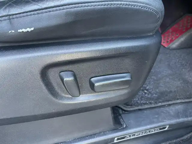 トヨタ アルファード エグゼクティブ ラウンジ 埼玉県 2015(平27)年 13万km ラグジュアリーホワイトパールクリスタルシャインガラスフレーク /4WD//Wサンルーフ//JBL純正10型メモリナビ//フルセグTV//全方位カメラ//フリップダウンモニター//CD/DVD/Bluetooth//黒レザーシート//前2席パワーシート//前2席&2列目シートヒーター//2列目エアシート//助手席&2列目オットマン//両側パワースライドドア//パワーバックドア//アダプティブクルーズコントロール//ビルトインETC//スマートキー//LEDヘッドライト//ステアリングヒーター//PCS衝突軽減ブレーキ//W.サイドエアバッグ//カーテン.ニーエアバッグ//ABS//横滑り防止装置//クリアランスソナー//オートライト/オートハイビーム//スモークフィルム//ドアバイザー//モデリスタエアロ//TEIN車高調//社外21インチAW//新車時保証書//取扱説明書//ナビ取説