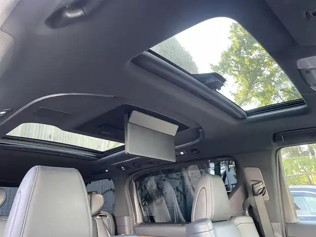 トヨタ アルファード エグゼクティブ ラウンジ 埼玉県 2015(平27)年 13万km ラグジュアリーホワイトパールクリスタルシャインガラスフレーク /4WD//Wサンルーフ//JBL純正10型メモリナビ//フルセグTV//全方位カメラ//フリップダウンモニター//CD/DVD/Bluetooth//黒レザーシート//前2席パワーシート//前2席&2列目シートヒーター//2列目エアシート//助手席&2列目オットマン//両側パワースライドドア//パワーバックドア//アダプティブクルーズコントロール//ビルトインETC//スマートキー//LEDヘッドライト//ステアリングヒーター//PCS衝突軽減ブレーキ//W.サイドエアバッグ//カーテン.ニーエアバッグ//ABS//横滑り防止装置//クリアランスソナー//オートライト/オートハイビーム//スモークフィルム//ドアバイザー//モデリスタエアロ//TEIN車高調//社外21インチAW//新車時保証書//取扱説明書//ナビ取説