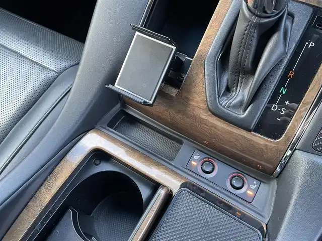 トヨタ アルファード エグゼクティブ ラウンジ 埼玉県 2015(平27)年 13万km ラグジュアリーホワイトパールクリスタルシャインガラスフレーク /4WD//Wサンルーフ//JBL純正10型メモリナビ//フルセグTV//全方位カメラ//フリップダウンモニター//CD/DVD/Bluetooth//黒レザーシート//前2席パワーシート//前2席&2列目シートヒーター//2列目エアシート//助手席&2列目オットマン//両側パワースライドドア//パワーバックドア//アダプティブクルーズコントロール//ビルトインETC//スマートキー//LEDヘッドライト//ステアリングヒーター//PCS衝突軽減ブレーキ//W.サイドエアバッグ//カーテン.ニーエアバッグ//ABS//横滑り防止装置//クリアランスソナー//オートライト/オートハイビーム//スモークフィルム//ドアバイザー//モデリスタエアロ//TEIN車高調//社外21インチAW//新車時保証書//取扱説明書//ナビ取説