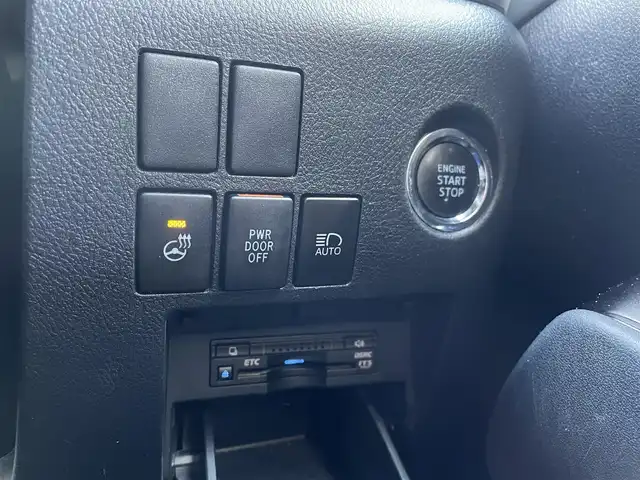 トヨタ アルファード エグゼクティブ ラウンジ 埼玉県 2015(平27)年 13万km ラグジュアリーホワイトパールクリスタルシャインガラスフレーク /4WD//Wサンルーフ//JBL純正10型メモリナビ//フルセグTV//全方位カメラ//フリップダウンモニター//CD/DVD/Bluetooth//黒レザーシート//前2席パワーシート//前2席&2列目シートヒーター//2列目エアシート//助手席&2列目オットマン//両側パワースライドドア//パワーバックドア//アダプティブクルーズコントロール//ビルトインETC//スマートキー//LEDヘッドライト//ステアリングヒーター//PCS衝突軽減ブレーキ//W.サイドエアバッグ//カーテン.ニーエアバッグ//ABS//横滑り防止装置//クリアランスソナー//オートライト/オートハイビーム//スモークフィルム//ドアバイザー//モデリスタエアロ//TEIN車高調//社外21インチAW//新車時保証書//取扱説明書//ナビ取説