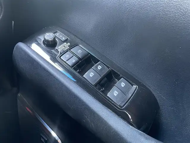 トヨタ アルファード エグゼクティブ ラウンジ 埼玉県 2015(平27)年 13万km ラグジュアリーホワイトパールクリスタルシャインガラスフレーク /4WD//Wサンルーフ//JBL純正10型メモリナビ//フルセグTV//全方位カメラ//フリップダウンモニター//CD/DVD/Bluetooth//黒レザーシート//前2席パワーシート//前2席&2列目シートヒーター//2列目エアシート//助手席&2列目オットマン//両側パワースライドドア//パワーバックドア//アダプティブクルーズコントロール//ビルトインETC//スマートキー//LEDヘッドライト//ステアリングヒーター//PCS衝突軽減ブレーキ//W.サイドエアバッグ//カーテン.ニーエアバッグ//ABS//横滑り防止装置//クリアランスソナー//オートライト/オートハイビーム//スモークフィルム//ドアバイザー//モデリスタエアロ//TEIN車高調//社外21インチAW//新車時保証書//取扱説明書//ナビ取説