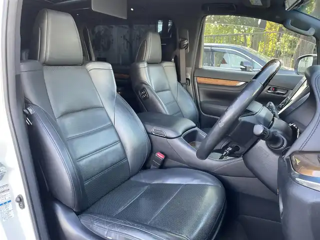 トヨタ アルファード エグゼクティブ ラウンジ 埼玉県 2015(平27)年 13万km ラグジュアリーホワイトパールクリスタルシャインガラスフレーク /4WD//Wサンルーフ//JBL純正10型メモリナビ//フルセグTV//全方位カメラ//フリップダウンモニター//CD/DVD/Bluetooth//黒レザーシート//前2席パワーシート//前2席&2列目シートヒーター//2列目エアシート//助手席&2列目オットマン//両側パワースライドドア//パワーバックドア//アダプティブクルーズコントロール//ビルトインETC//スマートキー//LEDヘッドライト//ステアリングヒーター//PCS衝突軽減ブレーキ//W.サイドエアバッグ//カーテン.ニーエアバッグ//ABS//横滑り防止装置//クリアランスソナー//オートライト/オートハイビーム//スモークフィルム//ドアバイザー//モデリスタエアロ//TEIN車高調//社外21インチAW//新車時保証書//取扱説明書//ナビ取説