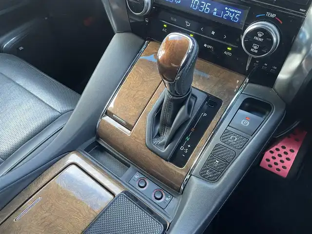 トヨタ アルファード エグゼクティブ ラウンジ 埼玉県 2015(平27)年 13万km ラグジュアリーホワイトパールクリスタルシャインガラスフレーク /4WD//Wサンルーフ//JBL純正10型メモリナビ//フルセグTV//全方位カメラ//フリップダウンモニター//CD/DVD/Bluetooth//黒レザーシート//前2席パワーシート//前2席&2列目シートヒーター//2列目エアシート//助手席&2列目オットマン//両側パワースライドドア//パワーバックドア//アダプティブクルーズコントロール//ビルトインETC//スマートキー//LEDヘッドライト//ステアリングヒーター//PCS衝突軽減ブレーキ//W.サイドエアバッグ//カーテン.ニーエアバッグ//ABS//横滑り防止装置//クリアランスソナー//オートライト/オートハイビーム//スモークフィルム//ドアバイザー//モデリスタエアロ//TEIN車高調//社外21インチAW//新車時保証書//取扱説明書//ナビ取説