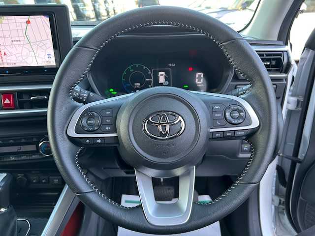 トヨタ ライズ Z 大阪府 2022(令4)年 2.2万km シャイニングホワイトパール カロッツェリア９インチナビ　/フルセグ　/Ｂｌｕｅｔｏｏｔｈ　/バックカメラ　/前席シートヒーター　/レーダークルーズコントロール　/前後ドライブレコーダー　/ビルトインＥＴＣ　/フロアーマット　/サイドバイザー　/ＬＥＤヘッドライト