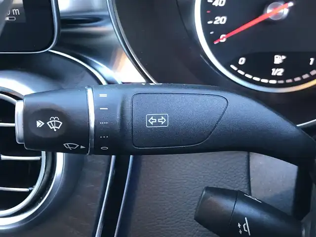 メルセデス・ベンツ Ｃ２００ アバンギャルド AMGライン 愛知県 2019(平31)年 2.1万km エメラルドグリーン 純正ナビ/（Bluetooth/フルセグTV/USB/SD）/バックカメラ/ETC2.0/ACC/BSM/パワーシート/シートヒーター/パドルシフト/メモリシート/エアサス/レザーシート/オートライト/スマートキー/プッシュスタート/電子パーキング/オートホールド/電動格納ミラー/純正LEDライト/純正18インチAMGAW