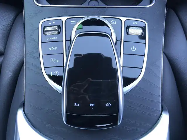 メルセデス・ベンツ Ｃ２００ アバンギャルド AMGライン 愛知県 2019(平31)年 2.1万km エメラルドグリーン 純正ナビ/（Bluetooth/フルセグTV/USB/SD）/バックカメラ/ETC2.0/ACC/BSM/パワーシート/シートヒーター/パドルシフト/メモリシート/エアサス/レザーシート/オートライト/スマートキー/プッシュスタート/電子パーキング/オートホールド/電動格納ミラー/純正LEDライト/純正18インチAMGAW