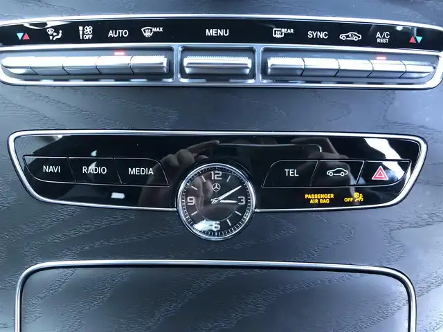 メルセデス・ベンツ Ｃ２００ アバンギャルド AMGライン 愛知県 2019(平31)年 2.1万km エメラルドグリーン 純正ナビ/（Bluetooth/フルセグTV/USB/SD）/バックカメラ/ETC2.0/ACC/BSM/パワーシート/シートヒーター/パドルシフト/メモリシート/エアサス/レザーシート/オートライト/スマートキー/プッシュスタート/電子パーキング/オートホールド/電動格納ミラー/純正LEDライト/純正18インチAMGAW