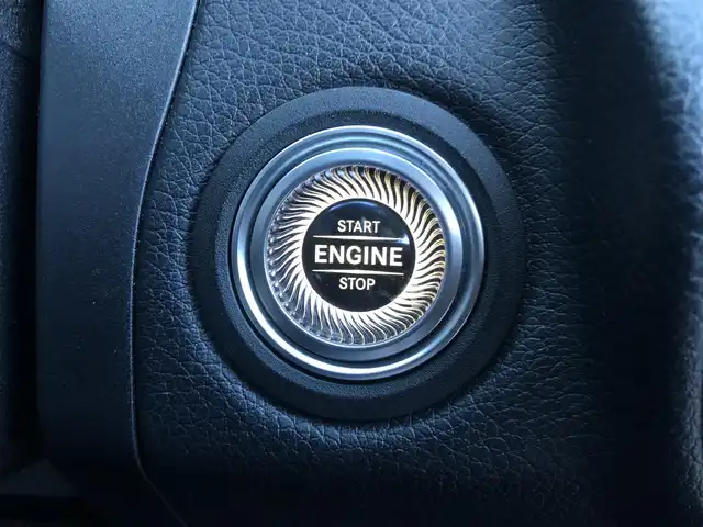 メルセデス・ベンツ Ｃ２００ アバンギャルド AMGライン 愛知県 2019(平31)年 2.1万km エメラルドグリーン 純正ナビ/（Bluetooth/フルセグTV/USB/SD）/バックカメラ/ETC2.0/ACC/BSM/パワーシート/シートヒーター/パドルシフト/メモリシート/エアサス/レザーシート/オートライト/スマートキー/プッシュスタート/電子パーキング/オートホールド/電動格納ミラー/純正LEDライト/純正18インチAMGAW