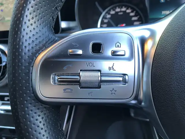 メルセデス・ベンツ Ｃ２００ アバンギャルド AMGライン 愛知県 2019(平31)年 2.1万km エメラルドグリーン 純正ナビ/（Bluetooth/フルセグTV/USB/SD）/バックカメラ/ETC2.0/ACC/BSM/パワーシート/シートヒーター/パドルシフト/メモリシート/エアサス/レザーシート/オートライト/スマートキー/プッシュスタート/電子パーキング/オートホールド/電動格納ミラー/純正LEDライト/純正18インチAMGAW