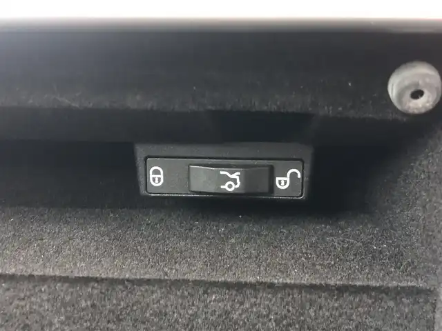 メルセデス・ベンツ Ｃ２００ アバンギャルド AMGライン 愛知県 2019(平31)年 2.1万km エメラルドグリーン 純正ナビ/（Bluetooth/フルセグTV/USB/SD）/バックカメラ/ETC2.0/ACC/BSM/パワーシート/シートヒーター/パドルシフト/メモリシート/エアサス/レザーシート/オートライト/スマートキー/プッシュスタート/電子パーキング/オートホールド/電動格納ミラー/純正LEDライト/純正18インチAMGAW