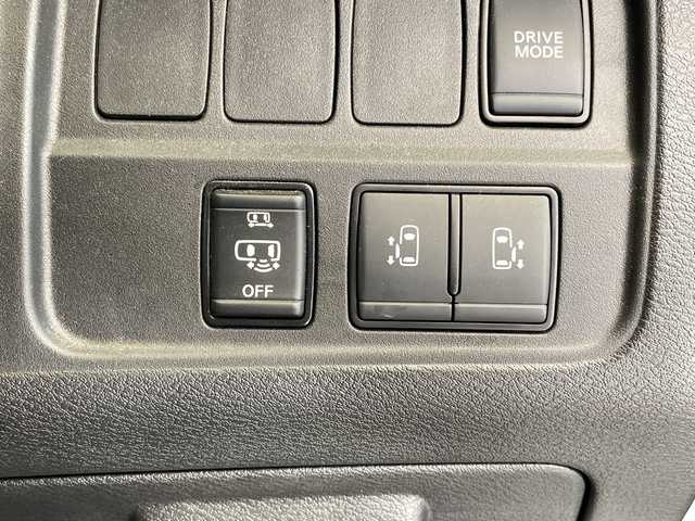 日産 セレナ e－パワー ハイウェイスター V 栃木県 2022(令4)年 1.4万km ブリリアントホワイトパール 純正ナビ/（CD/DVD/フルセグ/bluetooth/MSV/SD）　/禁煙車　/全方位カメラ　/プロパイロット　/コーナーセンサー　/両側パワースライドドア　/オートライト　/ＬＥＤヘッドライト　/フォグランプ　/スマートキー　/プッシュスタート　/ステアリングスイッチ/革巻きステアリング/ウインカーミラー/電動格納ミラー/純正アルミホイール/社外フロアマット