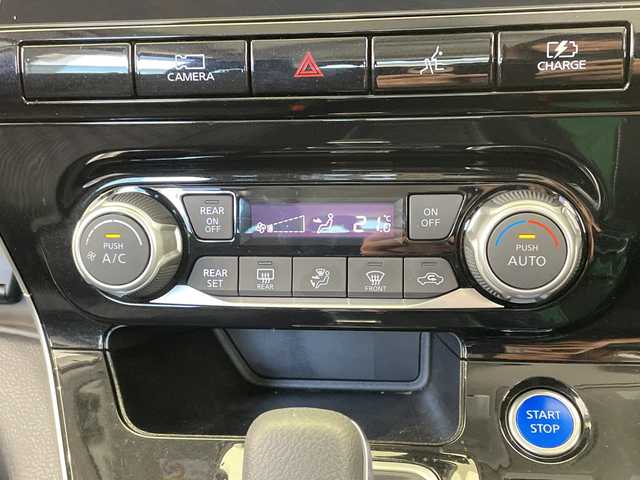 日産 セレナ e－パワー ハイウェイスター V 栃木県 2022(令4)年 1.4万km ブリリアントホワイトパール 純正ナビ/（CD/DVD/フルセグ/bluetooth/MSV/SD）　/禁煙車　/全方位カメラ　/プロパイロット　/コーナーセンサー　/両側パワースライドドア　/オートライト　/ＬＥＤヘッドライト　/フォグランプ　/スマートキー　/プッシュスタート　/ステアリングスイッチ/革巻きステアリング/ウインカーミラー/電動格納ミラー/純正アルミホイール/社外フロアマット