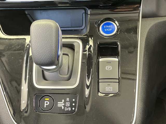 日産 セレナ e－パワー ハイウェイスター V 栃木県 2022(令4)年 1.4万km ブリリアントホワイトパール 純正ナビ/（CD/DVD/フルセグ/bluetooth/MSV/SD）　/禁煙車　/全方位カメラ　/プロパイロット　/コーナーセンサー　/両側パワースライドドア　/オートライト　/ＬＥＤヘッドライト　/フォグランプ　/スマートキー　/プッシュスタート　/ステアリングスイッチ/革巻きステアリング/ウインカーミラー/電動格納ミラー/純正アルミホイール/社外フロアマット