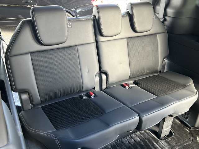 ホンダ ステップワゴン スパーダ eHEV 広島県 2023(令5)年 4.9万km プラチナホワイトパール 禁煙/ホンダセンシング/●衝突軽減ブレーキ（CMBS）/●誤発進抑制機能/●後方誤発進抑制機能/●近距離衝突軽減ブレーキ/●歩行者事故低減ステアリング/●路外逸脱抑制機能/●渋滞追従機能付アダプティブクルーズコントロール（ACC）/●車線維持支援システム（LKAS）/●トラフィックジャムアシスト（渋滞運転支援機能）/●先行車発進お知らせ機能●標識認識機能/●オートハイビーム/●アダプティブドライビングビーム/BSi/コーナーセンサー/純正11.4型ナビ（LXM-237VFi）/・フルセグ/CD/DVD/SD/MusicRack/BT/スマホ連携/バックカメラ/両側パワースライドドア/パワーテールゲート/減速セレクター/電動パーキングブレーキ/オートブレーキホールド/前席シートヒーター/コンビシート/オットマン/LEDアクティブコーナリングライト/フォグランプ/LEDシーケンシャルターンランプ/トリプルゾーンエアコン/スマートキー/プッシュスタート/スペアキー/ETC2.0/ドアバイザー/AC100V100W電源（トランクパネル内）