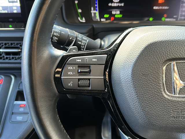 ホンダ ステップワゴン スパーダ eHEV 広島県 2023(令5)年 4.9万km プラチナホワイトパール 禁煙/ホンダセンシング/●衝突軽減ブレーキ（CMBS）/●誤発進抑制機能/●後方誤発進抑制機能/●近距離衝突軽減ブレーキ/●歩行者事故低減ステアリング/●路外逸脱抑制機能/●渋滞追従機能付アダプティブクルーズコントロール（ACC）/●車線維持支援システム（LKAS）/●トラフィックジャムアシスト（渋滞運転支援機能）/●先行車発進お知らせ機能●標識認識機能/●オートハイビーム/●アダプティブドライビングビーム/BSi/コーナーセンサー/純正11.4型ナビ（LXM-237VFi）/・フルセグ/CD/DVD/SD/MusicRack/BT/スマホ連携/バックカメラ/両側パワースライドドア/パワーテールゲート/減速セレクター/電動パーキングブレーキ/オートブレーキホールド/前席シートヒーター/コンビシート/オットマン/LEDアクティブコーナリングライト/フォグランプ/LEDシーケンシャルターンランプ/トリプルゾーンエアコン/スマートキー/プッシュスタート/スペアキー/ETC2.0/ドアバイザー/AC100V100W電源（トランクパネル内）