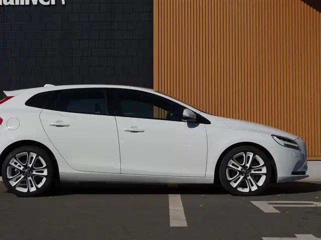 ボルボ Ｖ４０ D4 ダイナミックエディション 埼玉県 2018(平30)年 4.1万km 白 特別仕様車/メーカー純正ナビ/バックカメラ/アダプティブクルーズコントロール/インテリセーフ/パークセンサー/ブラインドスポットモニター/シートメモリー機能/ドラレコ/ETC