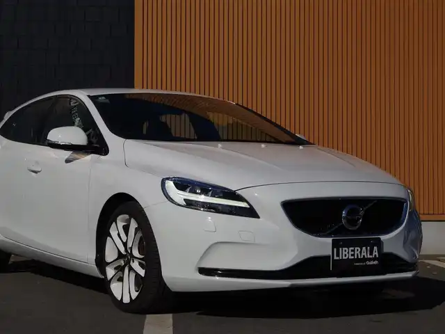 ボルボ Ｖ４０ D4 ダイナミックエディション 埼玉県 2018(平30)年 4.1万km 白 特別仕様車/メーカー純正ナビ/バックカメラ/アダプティブクルーズコントロール/インテリセーフ/パークセンサー/ブラインドスポットモニター/シートメモリー機能/ドラレコ/ETC