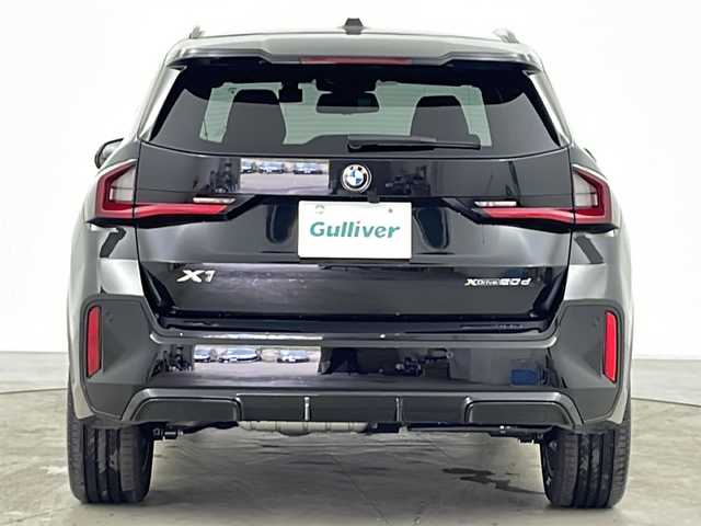 ＢＭＷ ＢＭＷ Ｘ１ xDrive 20d Mスポーツ 道央・札幌 2024(令6)年 0.4万km サファイアブラックP ワンオーナー　/４ＷＤ　ディーゼル車/メーカーHDDナビ　/AppleCarPlay　AndroidAuto/バックモニター　バックカメラ/パノラミックビューモニター　全周囲カメラ/ヘッドアップディスプレイ/ETC/警告機能/ ・正面衝突警告/ ・車線逸脱警告/ ・車線変更警告/ ・側面衝突警告/ ・降車警告/ ・運転注意力モニター/ ・制限速度超過警告/走行支援機能/ ・制限速度アシスト/ ・経路追従制御/ ・車間距離維持システム/ ・車線変更アシスト/ ・Assisted Driving Plus/ ・ヒルディセントコントロール/パドルシフト/前席パワーシート　シートヒーター/運転席シートメモリ/アンビエントライト/オートエアコン/置くだけ充電機能/クリアランスソナー/ブラインドスポットモニター/アダプティブクルーズコントロール/プッシュスタート/スマートキー/純正アルミホイール