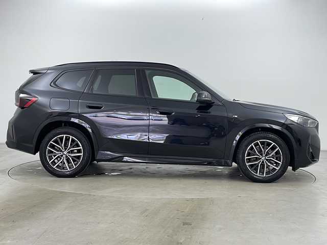 ＢＭＷ ＢＭＷ Ｘ１ xDrive 20d Mスポーツ 道央・札幌 2024(令6)年 0.4万km サファイアブラックP ワンオーナー　/４ＷＤ　ディーゼル車/メーカーHDDナビ　/AppleCarPlay　AndroidAuto/バックモニター　バックカメラ/パノラミックビューモニター　全周囲カメラ/ヘッドアップディスプレイ/ETC/警告機能/ ・正面衝突警告/ ・車線逸脱警告/ ・車線変更警告/ ・側面衝突警告/ ・降車警告/ ・運転注意力モニター/ ・制限速度超過警告/走行支援機能/ ・制限速度アシスト/ ・経路追従制御/ ・車間距離維持システム/ ・車線変更アシスト/ ・Assisted Driving Plus/ ・ヒルディセントコントロール/パドルシフト/前席パワーシート　シートヒーター/運転席シートメモリ/アンビエントライト/オートエアコン/置くだけ充電機能/クリアランスソナー/ブラインドスポットモニター/アダプティブクルーズコントロール/プッシュスタート/スマートキー/純正アルミホイール