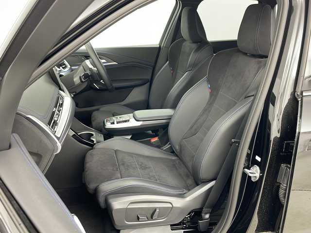 ＢＭＷ ＢＭＷ Ｘ１ xDrive 20d Mスポーツ 道央・札幌 2024(令6)年 0.4万km サファイアブラックP ワンオーナー　/４ＷＤ　ディーゼル車/メーカーHDDナビ　/AppleCarPlay　AndroidAuto/バックモニター　バックカメラ/パノラミックビューモニター　全周囲カメラ/ヘッドアップディスプレイ/ETC/警告機能/ ・正面衝突警告/ ・車線逸脱警告/ ・車線変更警告/ ・側面衝突警告/ ・降車警告/ ・運転注意力モニター/ ・制限速度超過警告/走行支援機能/ ・制限速度アシスト/ ・経路追従制御/ ・車間距離維持システム/ ・車線変更アシスト/ ・Assisted Driving Plus/ ・ヒルディセントコントロール/パドルシフト/前席パワーシート　シートヒーター/運転席シートメモリ/アンビエントライト/オートエアコン/置くだけ充電機能/クリアランスソナー/ブラインドスポットモニター/アダプティブクルーズコントロール/プッシュスタート/スマートキー/純正アルミホイール