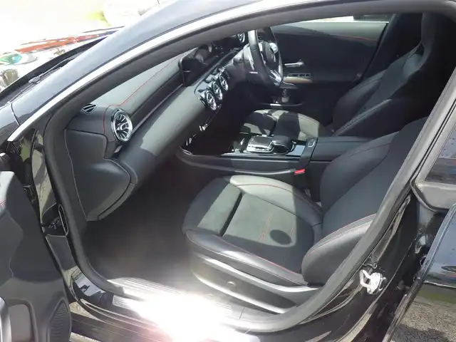 メルセデス・ベンツ ＣＬＡ２００ｄ Sブレーク AMGライン 千葉県 2020(令2)年 4.7万km コスモスブラック アクティブブレーキアシスト/レーンチェンジアシスト/ブラインドスポットアシスト/アテンションアシスト/ディストロニック/パワーバックドア/純正ナビ/地デジTV/【Bluetooth接続】/バックカメラ/リバース連動ドアミラー（左）/ワイヤレス充電/前席パワーシート/シートヒーター/ハーフレザーシート/革巻きステアリング/ステアリングスイッチ/パドルシフト/ETC（2.0）/LEDヘッドライト/ウインカーミラー/パークトロニック/18インチアルミホイル/サイド/カーテンエアバッグ/キーレスゴー