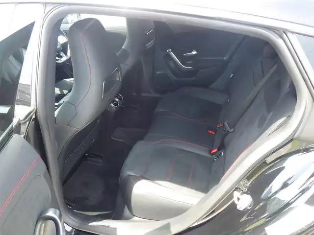 メルセデス・ベンツ ＣＬＡ２００ｄ Sブレーク AMGライン 千葉県 2020(令2)年 4.7万km コスモスブラック アクティブブレーキアシスト/レーンチェンジアシスト/ブラインドスポットアシスト/アテンションアシスト/ディストロニック/パワーバックドア/純正ナビ/地デジTV/【Bluetooth接続】/バックカメラ/リバース連動ドアミラー（左）/ワイヤレス充電/前席パワーシート/シートヒーター/ハーフレザーシート/革巻きステアリング/ステアリングスイッチ/パドルシフト/ETC（2.0）/LEDヘッドライト/ウインカーミラー/パークトロニック/18インチアルミホイル/サイド/カーテンエアバッグ/キーレスゴー