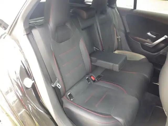 メルセデス・ベンツ ＣＬＡ２００ｄ Sブレーク AMGライン 千葉県 2020(令2)年 4.7万km コスモスブラック アクティブブレーキアシスト/レーンチェンジアシスト/ブラインドスポットアシスト/アテンションアシスト/ディストロニック/パワーバックドア/純正ナビ/地デジTV/【Bluetooth接続】/バックカメラ/リバース連動ドアミラー（左）/ワイヤレス充電/前席パワーシート/シートヒーター/ハーフレザーシート/革巻きステアリング/ステアリングスイッチ/パドルシフト/ETC（2.0）/LEDヘッドライト/ウインカーミラー/パークトロニック/18インチアルミホイル/サイド/カーテンエアバッグ/キーレスゴー