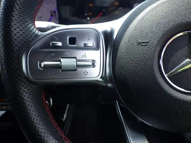 メルセデス・ベンツ ＣＬＡ２００ｄ Sブレーク AMGライン 千葉県 2020(令2)年 4.7万km コスモスブラック アクティブブレーキアシスト/レーンチェンジアシスト/ブラインドスポットアシスト/アテンションアシスト/ディストロニック/パワーバックドア/純正ナビ/地デジTV/【Bluetooth接続】/バックカメラ/リバース連動ドアミラー（左）/ワイヤレス充電/前席パワーシート/シートヒーター/ハーフレザーシート/革巻きステアリング/ステアリングスイッチ/パドルシフト/ETC（2.0）/LEDヘッドライト/ウインカーミラー/パークトロニック/18インチアルミホイル/サイド/カーテンエアバッグ/キーレスゴー