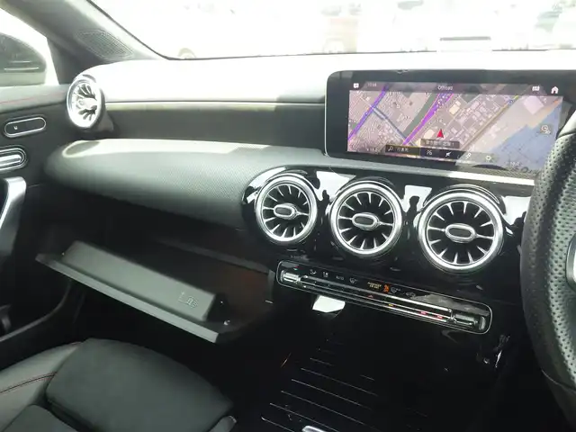 メルセデス・ベンツ ＣＬＡ２００ｄ Sブレーク AMGライン 千葉県 2020(令2)年 4.7万km コスモスブラック アクティブブレーキアシスト/レーンチェンジアシスト/ブラインドスポットアシスト/アテンションアシスト/ディストロニック/パワーバックドア/純正ナビ/地デジTV/【Bluetooth接続】/バックカメラ/リバース連動ドアミラー（左）/ワイヤレス充電/前席パワーシート/シートヒーター/ハーフレザーシート/革巻きステアリング/ステアリングスイッチ/パドルシフト/ETC（2.0）/LEDヘッドライト/ウインカーミラー/パークトロニック/18インチアルミホイル/サイド/カーテンエアバッグ/キーレスゴー