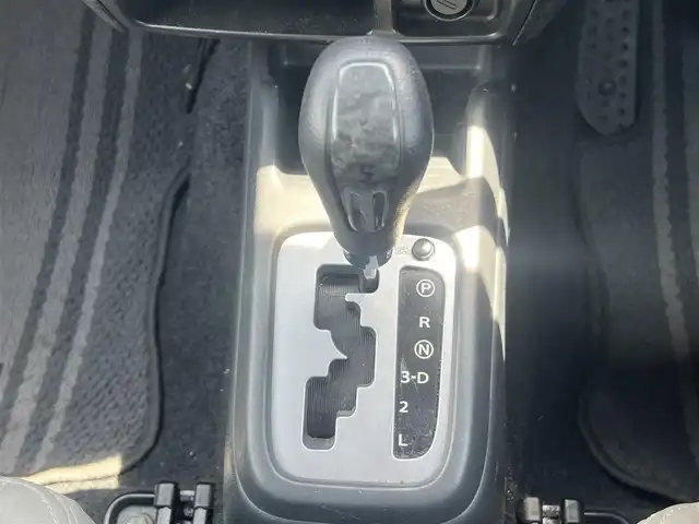 スズキ ジムニー ランドベンチャー 秋田県 2008(平20)年 10.4万km オリーブグレーメタリック 社外ナビ/フルセグ/ターボ/リモコンキー/バックカメラ/純正アルミ/D席シートヒーター/MTモード付AT/純正フロアマット/純正ドアバイザー/ルーフレール/背面タイヤ/パワーステアリング/パワーウィンドウ/レベライザー/電動格納ウィンカーミラー/保証書/取扱説明書/記録簿