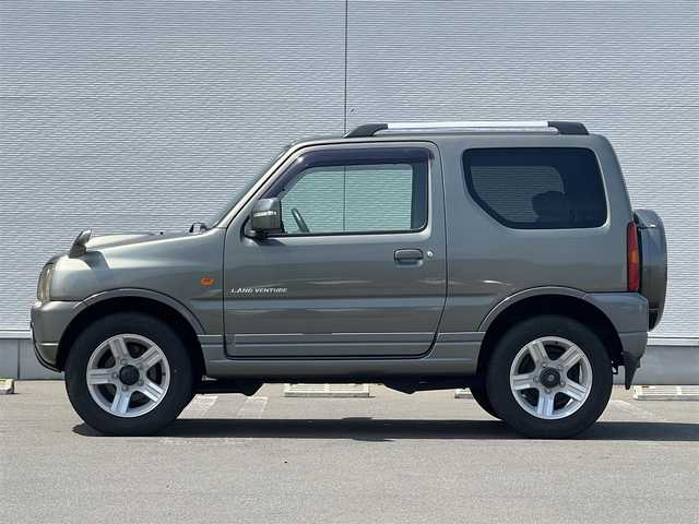 スズキ ジムニー ランドベンチャー 秋田県 2008(平20)年 10.4万km オリーブグレーメタリック 社外ナビ/フルセグ/ターボ/バックカメラ/リモコンキー/純正アルミ/運転席席シートヒーター/MTモード付AT/純正フロアマット/純正ドアバイザー/ルーフレール/背面タイヤ/パワーステアリング/パワーウィンドウ/レベライザー/電動格納ウィンカーミラー/保証書/取扱説明書/記録簿