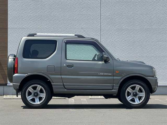 スズキ ジムニー ランドベンチャー 秋田県 2008(平20)年 10.4万km オリーブグレーメタリック 社外ナビ/フルセグ/ターボ/バックカメラ/リモコンキー/純正アルミ/運転席席シートヒーター/MTモード付AT/純正フロアマット/純正ドアバイザー/ルーフレール/背面タイヤ/パワーステアリング/パワーウィンドウ/レベライザー/電動格納ウィンカーミラー/保証書/取扱説明書/記録簿