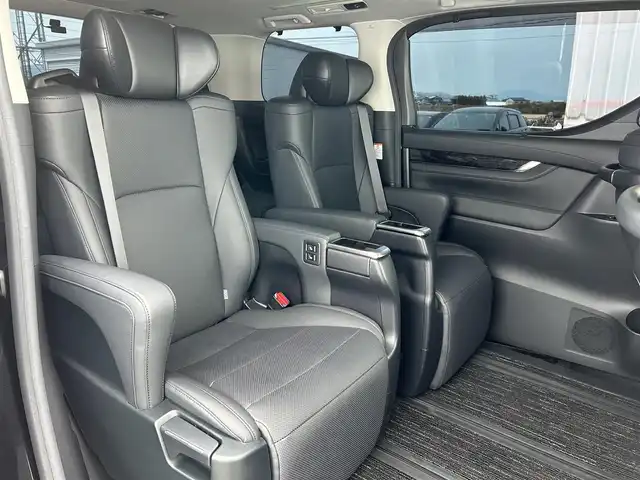 トヨタ アルファード S Cパッケージ 佐賀県 2020(令2)年 5.8万km ブラック モデリスタエアロ/ダブルサンルーフ/純正メモリナビ・フルセグ /・Bluetooth/ミラーキャスト/CD/DVD/フリップダウンモニター/バックカメラ/デジタルインナーミラー/トヨタセーフティーセンス/・プリクラッシュセーフティ/・レーンディパーチャーアラート/・レーントレーシングアシスト/・アダプティブ・ハイビームシステム/・ロードサインアシスト/・ドライバー異常時対応システム/・プロアクティブドライビングアシスト/・緊急時操舵支援/・フロントクロストラフィックアラート/・レーンチェンジアシスト/・レーダークルーズコントロール/シートヒーター（D＋N席）/ベンチレーション（D＋N席）/パワーシート（D＋N＋2列目席）/メモリーシート（D席）/オットマン/両側パワースライドドア/電動リアゲート/純正三眼LEDヘッドライト/ドライブレコーダー/オートブレーキホールド/ブラインドスポットモニター/シーケンシャルウィンカー/純正18インチアルミホイル/純正フロアマット/ETC