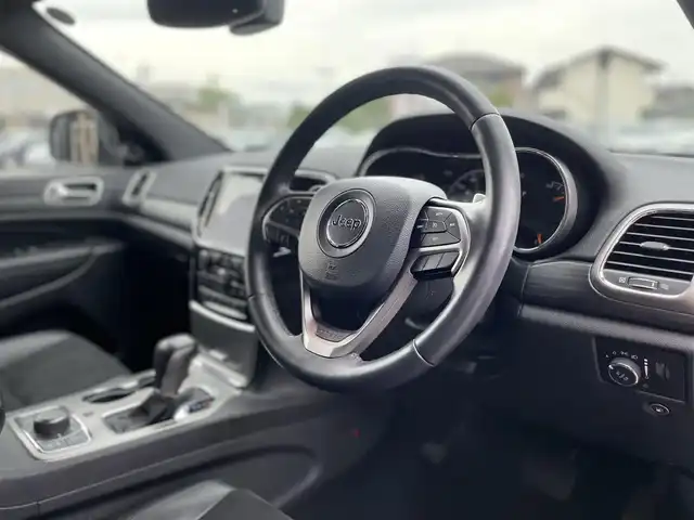 クライスラー・ジープ ジープ グランドチェロキー アルティテュード 栃木県 2019(令1)年 4.9万km 黒 ワンオーナー /AppleCarPlay/ハーフレザー /スマートキー/パワーシート /シートヒーター /ナビ/フルセグTV/F/S/Rカメラ/パークセンス/クルーズコントロール/エアサスペンション/DAC/キセノンヘッドライト/オートライト