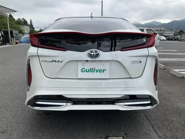 トヨタ プリウス ＰＨＶ S 滋賀県 2017(平29)年 9.4万km ホワイトパールクリスタルシャイン 車検8年6月まで/トヨタセーフティセンス/クルーズコントロール/モデリスタエアロ（フロント、サイド、リア）/純正9インチナビ/Bluetooth、CD、DVD、フルセグテレビ/バックカメラ/ビルトインETC/前席シートヒーター/ステアリングヒーター/純正LEDヘッドライト・LEDフォグランプ/充電ケーブル有り/純正ゴムマット/取扱説明書/保証書