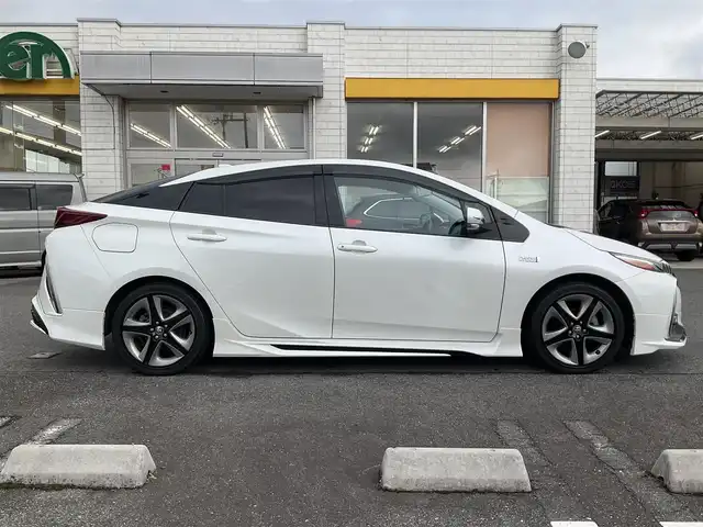 トヨタ プリウス ＰＨＶ S 滋賀県 2017(平29)年 9.4万km ホワイトパールクリスタルシャイン 車検8年6月まで/トヨタセーフティセンス/クルーズコントロール/モデリスタエアロ（フロント、サイド、リア）/純正9インチナビ/Bluetooth、CD、DVD、フルセグテレビ/バックカメラ/ビルトインETC/前席シートヒーター/ステアリングヒーター/純正LEDヘッドライト・LEDフォグランプ/充電ケーブル有り/純正ゴムマット/取扱説明書/保証書