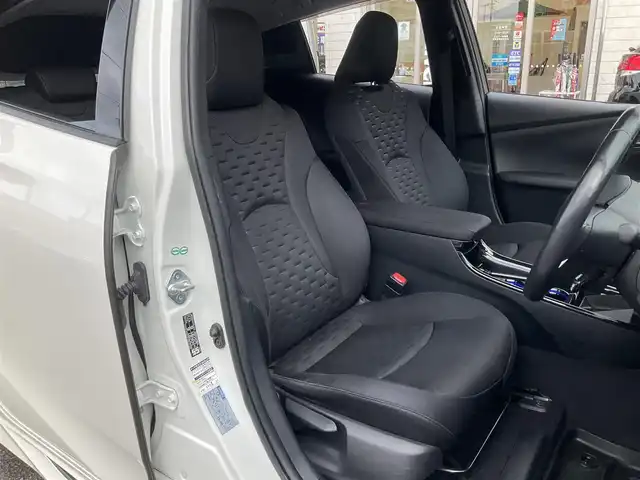 トヨタ プリウス ＰＨＶ S 滋賀県 2017(平29)年 9.4万km ホワイトパールクリスタルシャイン 車検8年6月まで/トヨタセーフティセンス/クルーズコントロール/モデリスタエアロ（フロント、サイド、リア）/純正9インチナビ/Bluetooth、CD、DVD、フルセグテレビ/バックカメラ/ビルトインETC/前席シートヒーター/ステアリングヒーター/純正LEDヘッドライト・LEDフォグランプ/充電ケーブル有り/純正ゴムマット/取扱説明書/保証書
