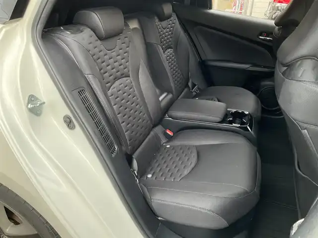 トヨタ プリウス ＰＨＶ S 滋賀県 2017(平29)年 9.4万km ホワイトパールクリスタルシャイン 車検8年6月まで/トヨタセーフティセンス/クルーズコントロール/モデリスタエアロ（フロント、サイド、リア）/純正9インチナビ/Bluetooth、CD、DVD、フルセグテレビ/バックカメラ/ビルトインETC/前席シートヒーター/ステアリングヒーター/純正LEDヘッドライト・LEDフォグランプ/充電ケーブル有り/純正ゴムマット/取扱説明書/保証書