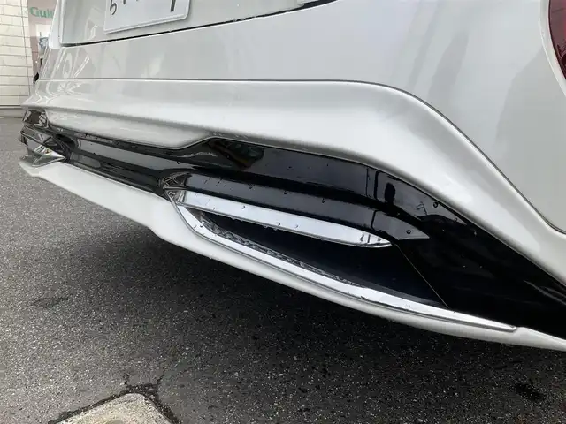 トヨタ プリウス ＰＨＶ S 滋賀県 2017(平29)年 9.4万km ホワイトパールクリスタルシャイン 車検8年6月まで/トヨタセーフティセンス/クルーズコントロール/モデリスタエアロ（フロント、サイド、リア）/純正9インチナビ/Bluetooth、CD、DVD、フルセグテレビ/バックカメラ/ビルトインETC/前席シートヒーター/ステアリングヒーター/純正LEDヘッドライト・LEDフォグランプ/充電ケーブル有り/純正ゴムマット/取扱説明書/保証書