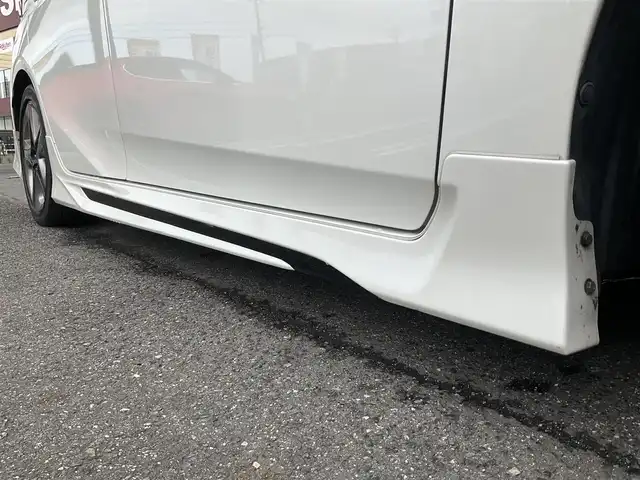トヨタ プリウス ＰＨＶ S 滋賀県 2017(平29)年 9.4万km ホワイトパールクリスタルシャイン 車検8年6月まで/トヨタセーフティセンス/クルーズコントロール/モデリスタエアロ（フロント、サイド、リア）/純正9インチナビ/Bluetooth、CD、DVD、フルセグテレビ/バックカメラ/ビルトインETC/前席シートヒーター/ステアリングヒーター/純正LEDヘッドライト・LEDフォグランプ/充電ケーブル有り/純正ゴムマット/取扱説明書/保証書