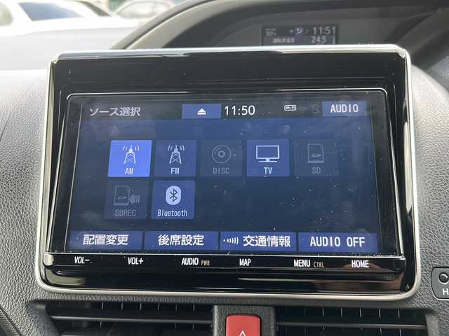 トヨタ ヴォクシー ZS 煌Ⅱ 佐賀県 2019(令1)年 7.6万km ホワイトパールクリスタルシャイン 純正ナビ(NSZT-Y68T)/Bluetooth/CD/DVD/フルセグTV/バックアップ/衝突軽減システム/レーンキープアシスト/クルーズコントロール/クリアランスソナー/前後ドライブレコーダー/両側パワースライドドア/LEDオートライト／オートマチックハイビーム/ダブルエアコン/フリップダウンモニター/チップアップシート/ETC/保証書/取扱説明書/点検記録簿(R1/2/3/4/6)